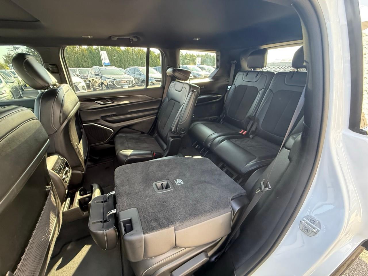 2021 Jeep Grand Cherokee L Laredo 4dr 4x4 Photo
