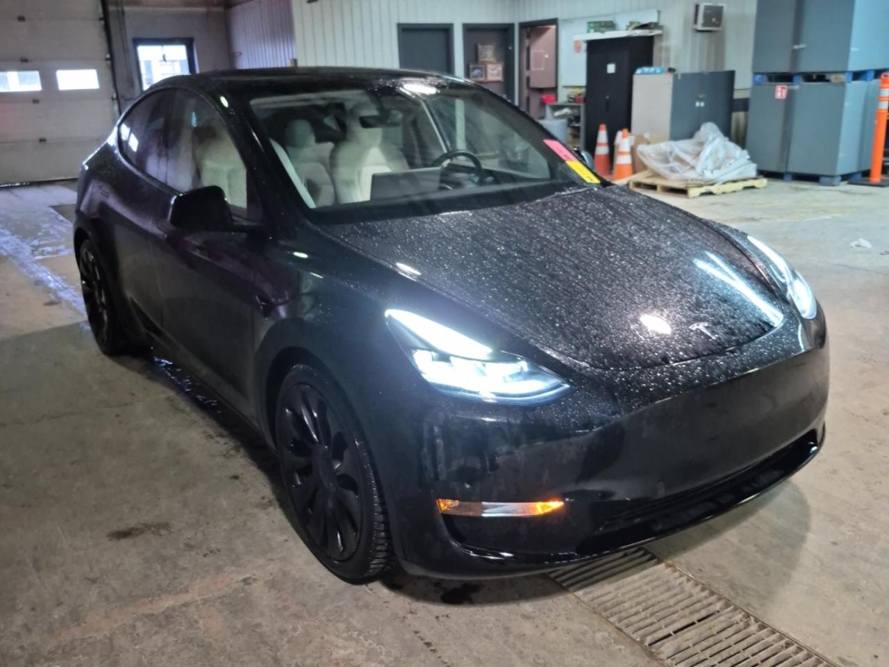 2022 Tesla Model Y Performance I WHITE INT I EVSUPERSTORE.CA Photo3