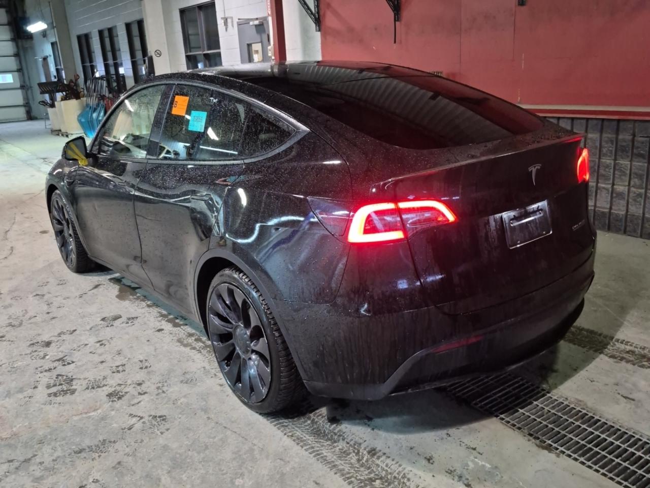 2022 Tesla Model Y Performance I WHITE INT I EVSUPERSTORE.CA Photo