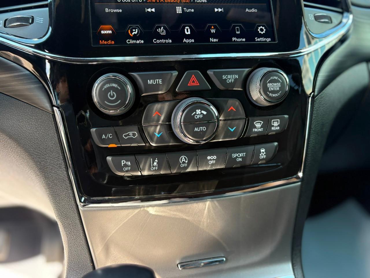 2021 Jeep Grand Cherokee Laredo 4dr 4x4 Photo