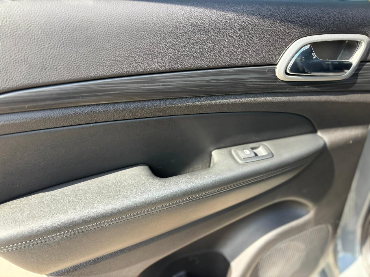 2021 Jeep Grand Cherokee Laredo 4dr 4x4 Photo