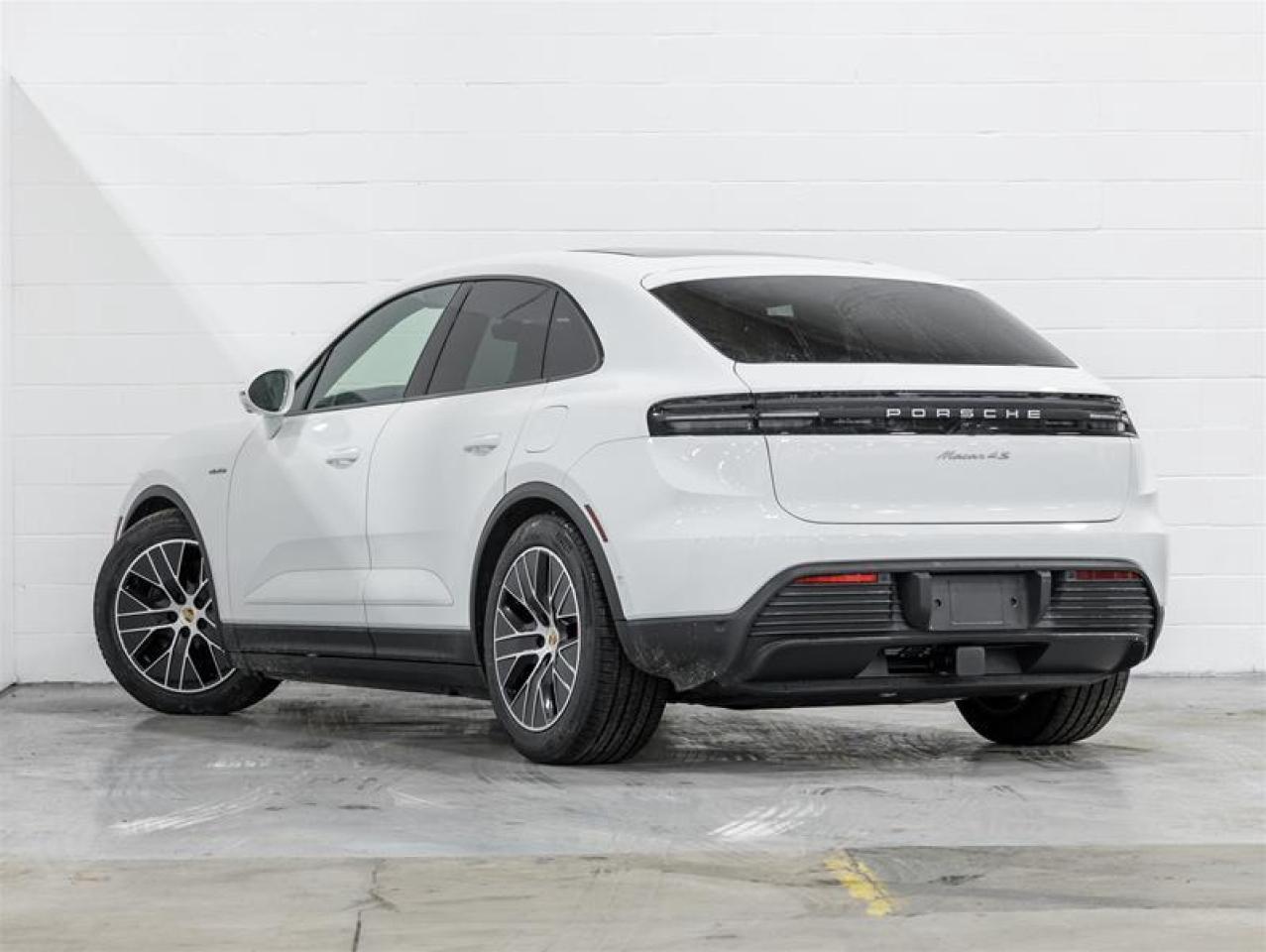 2025 Porsche Macan  Photo4