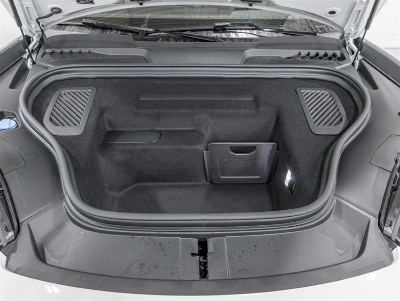 2025 Porsche Macan  Photo