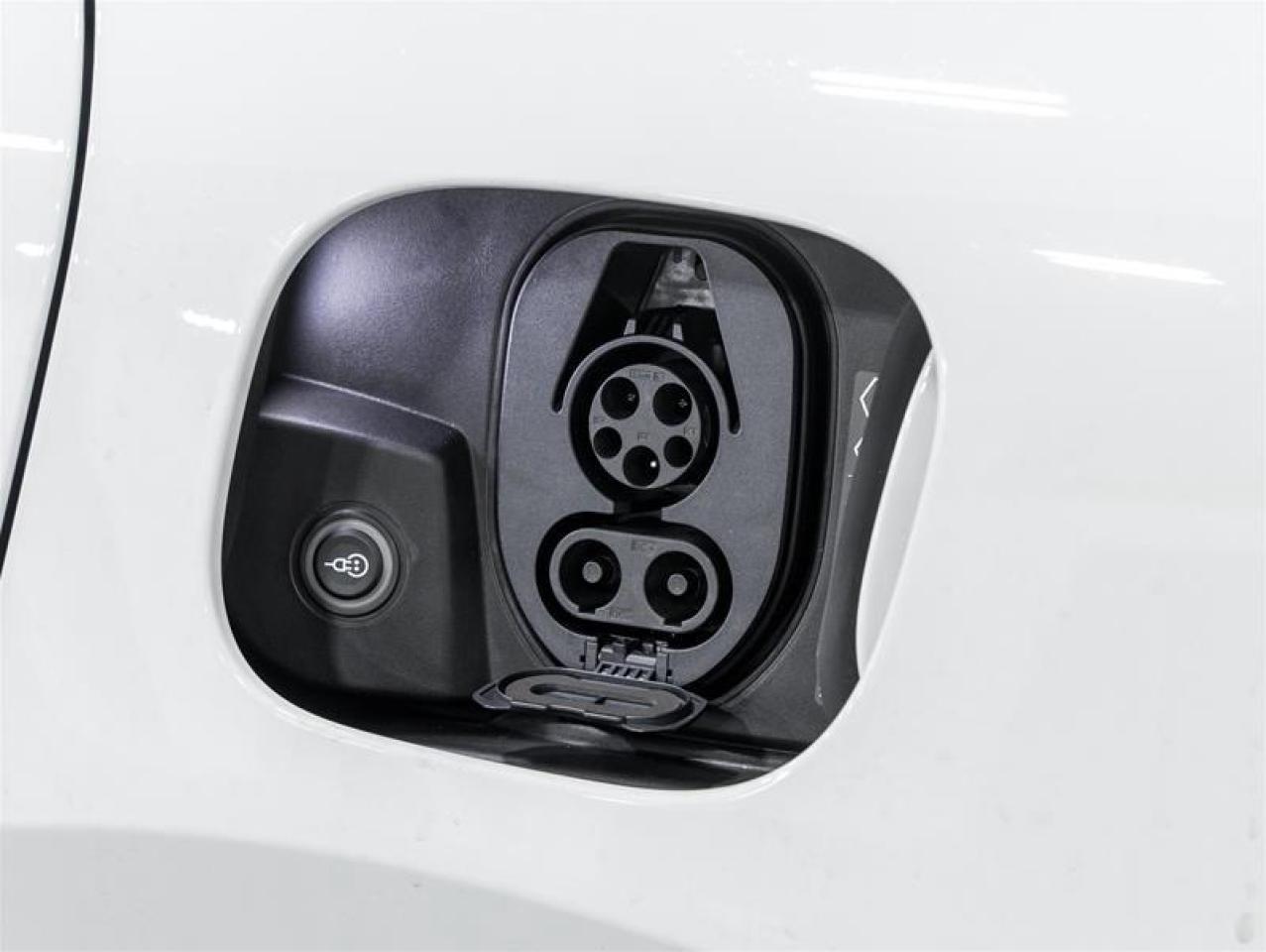 2025 Porsche Macan  Photo