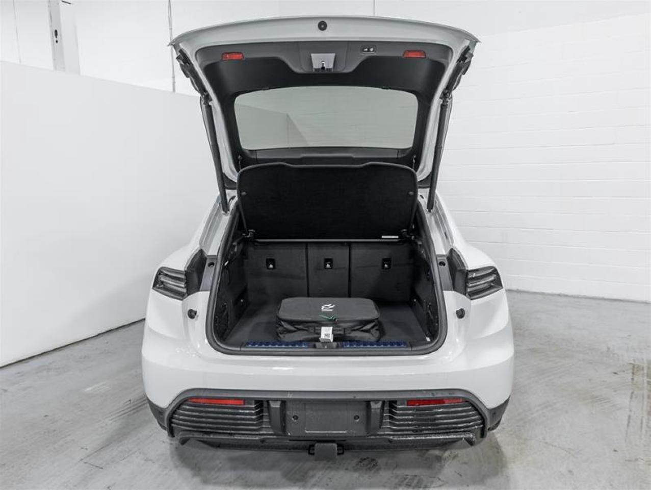 2025 Porsche Macan  Photo