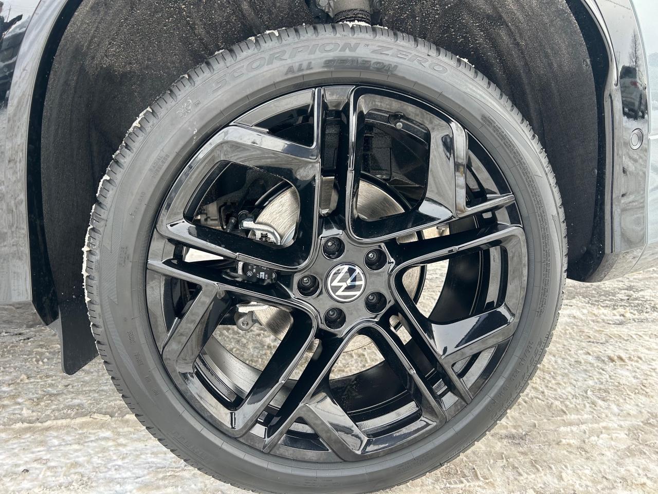 2026 Volkswagen Tiguan Comfortline R-Line Black Edition 4dr All-Wheel Drive 4MOTION Photo