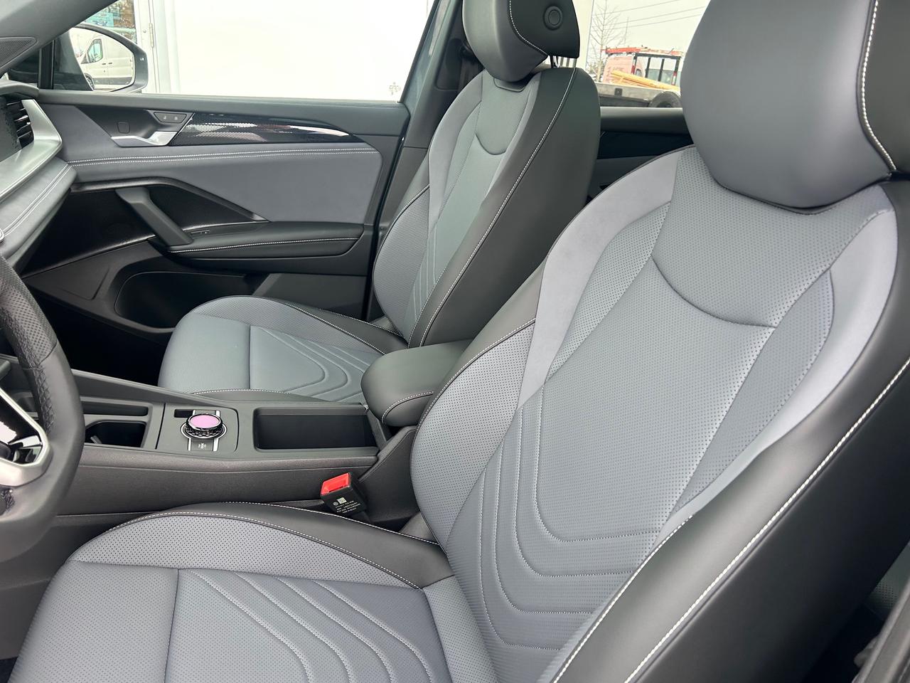 2026 Volkswagen Tiguan Comfortline R-Line Black Edition 4dr All-Wheel Drive 4MOTION Photo