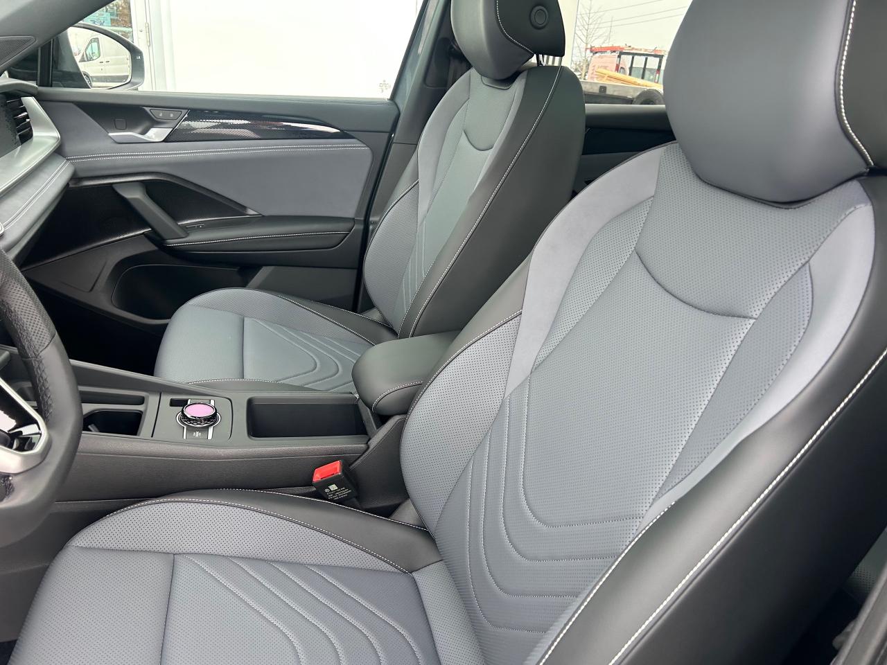 2026 Volkswagen Tiguan Comfortline R-Line Black Edition 4dr All-Wheel Drive 4MOTION Photo