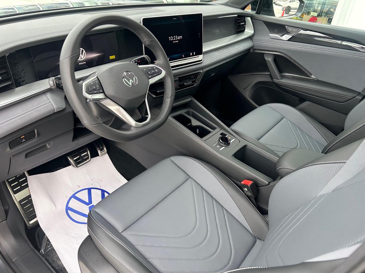 2026 Volkswagen Tiguan Comfortline R-Line Black Edition 4dr All-Wheel Drive 4MOTION Photo