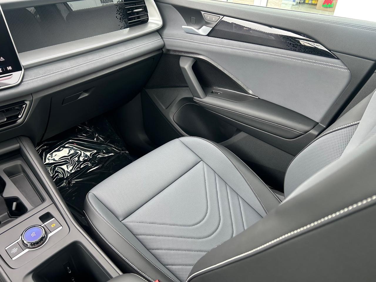 2026 Volkswagen Tiguan Comfortline R-Line Black Edition 4dr All-Wheel Drive 4MOTION Photo