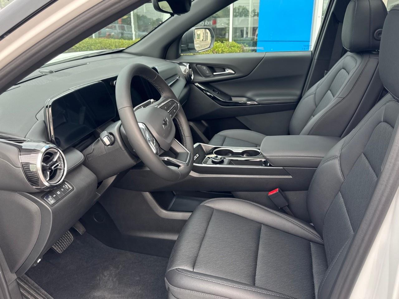 2026 Chevrolet Equinox AWD LT Photo3