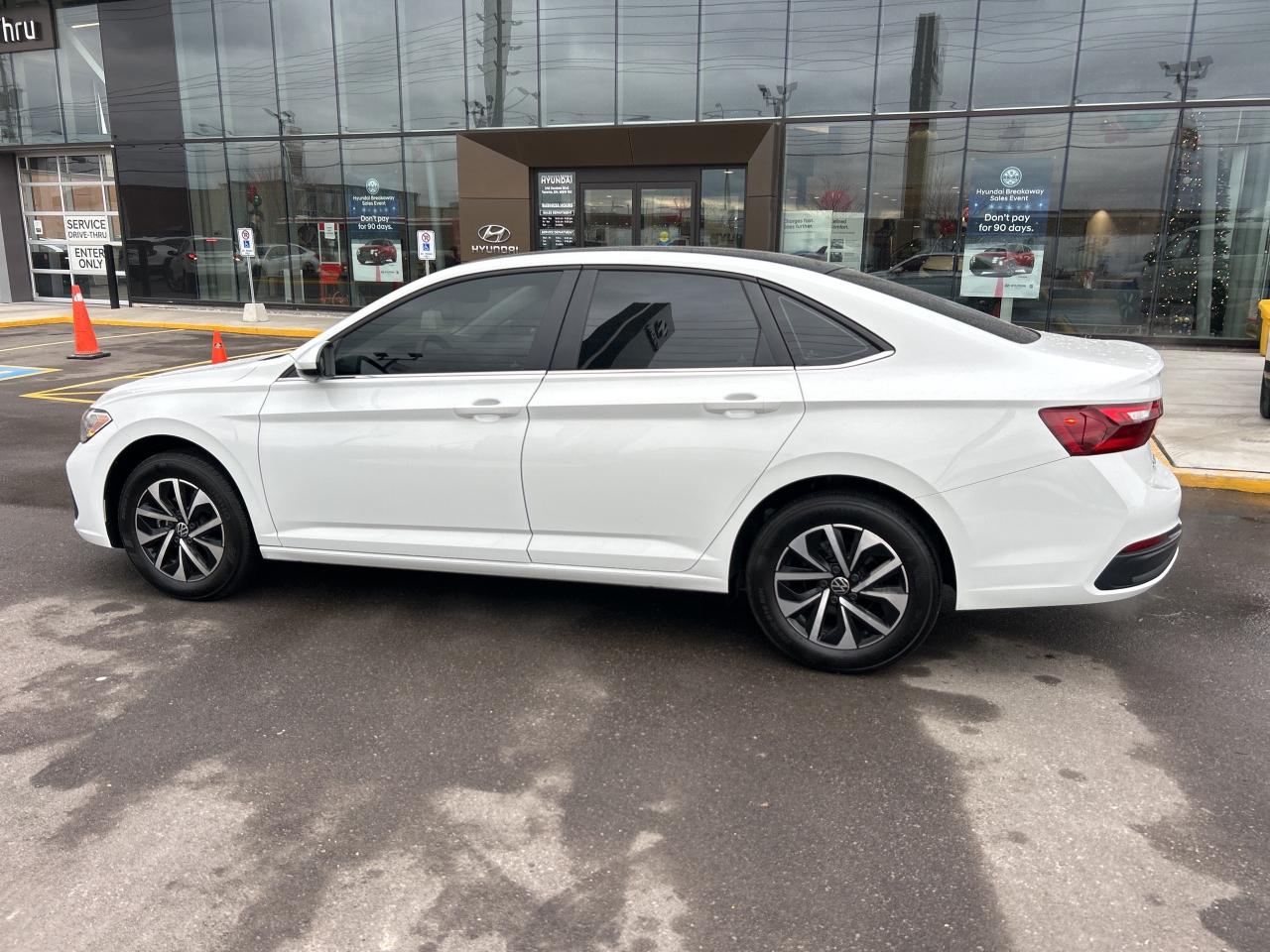 2023 Volkswagen Jetta Trendline Auto   CLEAN CARFAX Photo