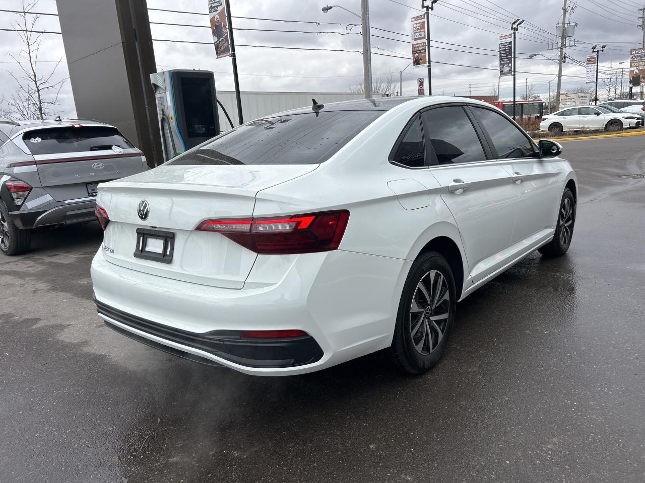 2023 Volkswagen Jetta Trendline Auto   CLEAN CARFAX Photo4