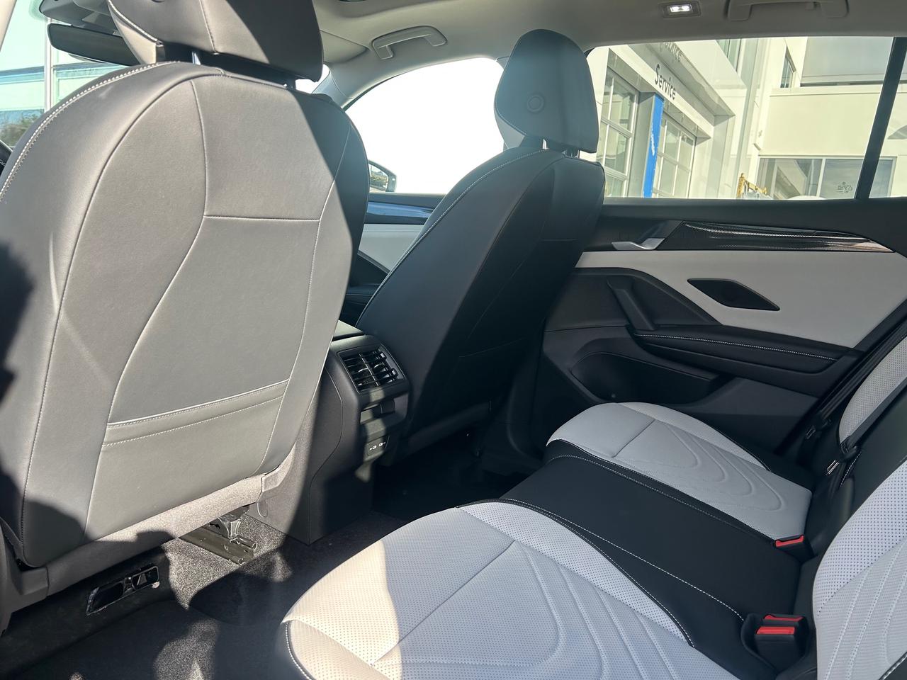2026 Volkswagen Tiguan Comfortline 4dr All-wheel Drive 4MOTION Photo