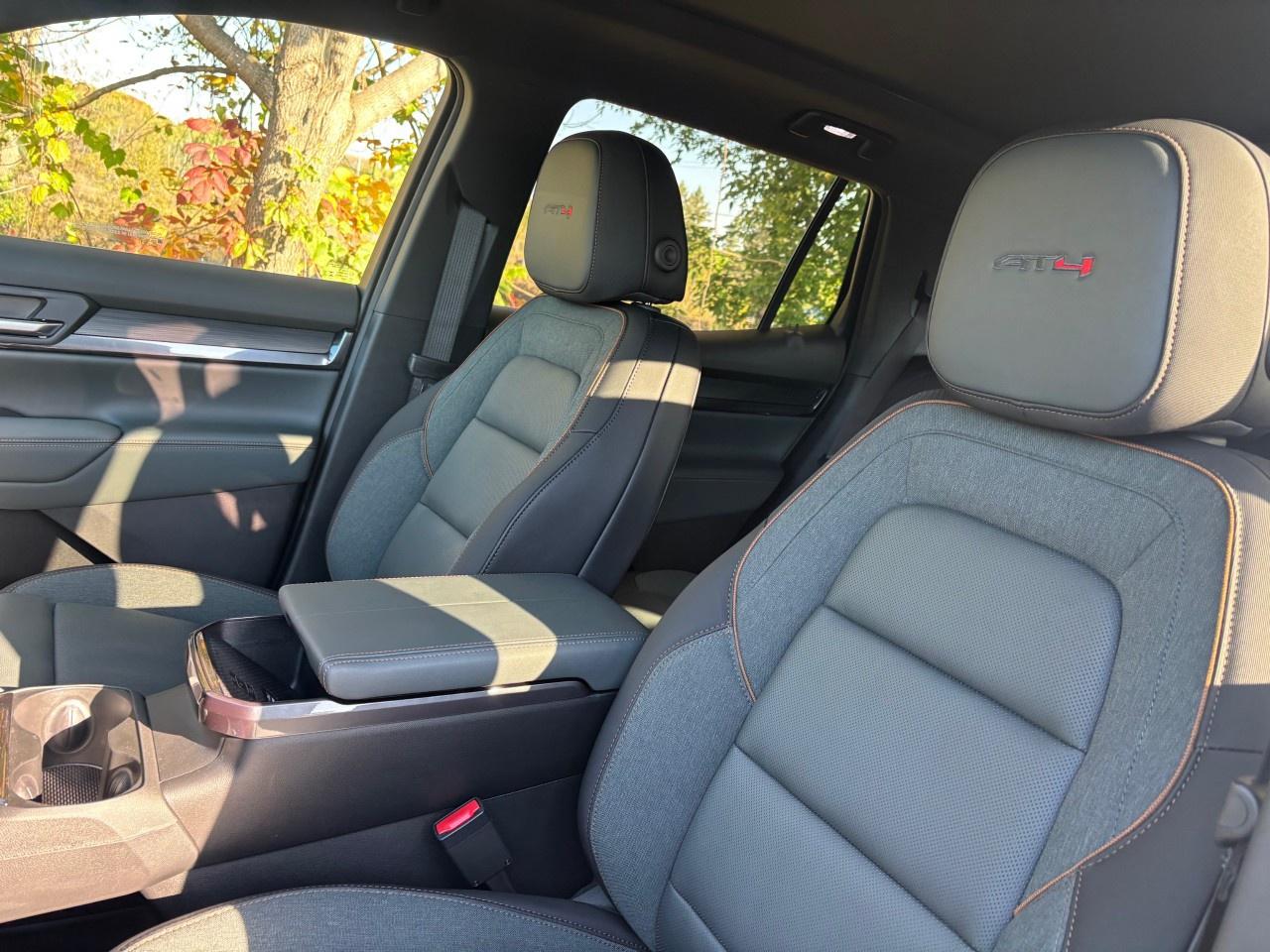 2026 GMC Terrain AWD AT4 Photo4