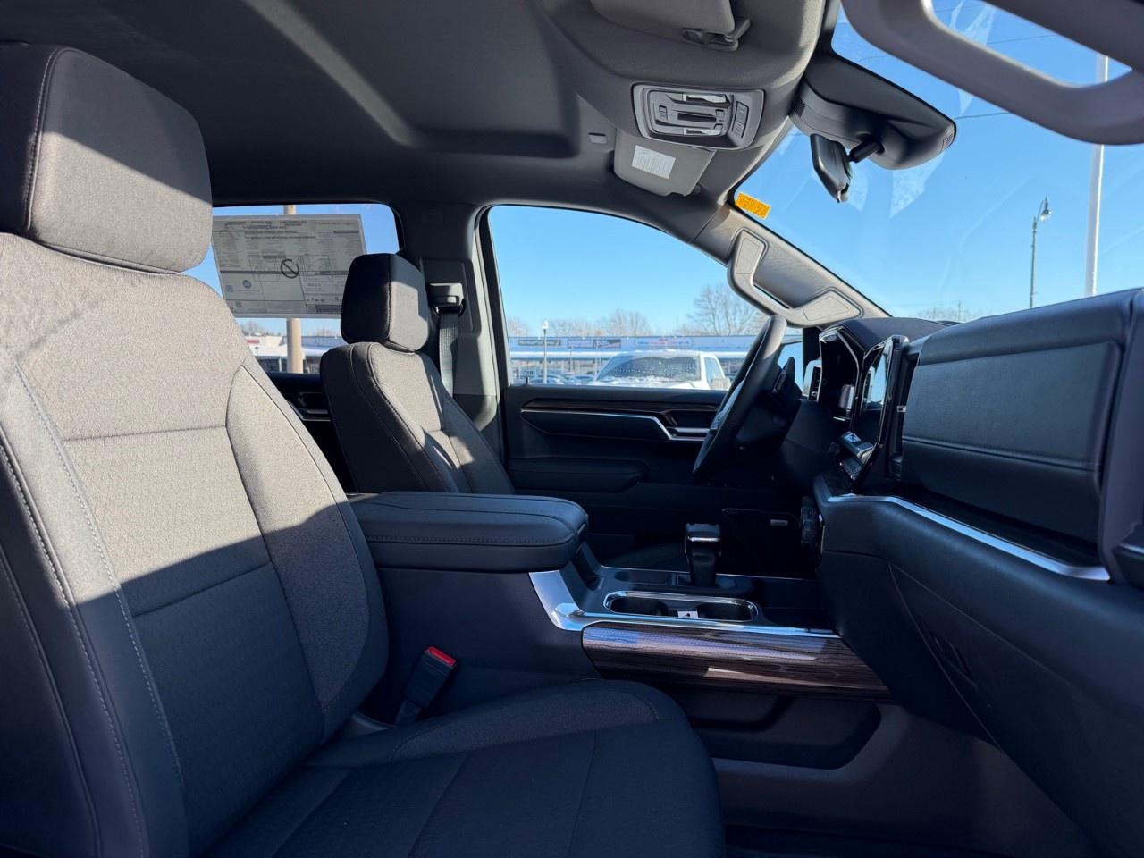 2026 Chevrolet Silverado 1500 Crew Cab Short Box 4-Wheel Drive LT Trail Boss Photo