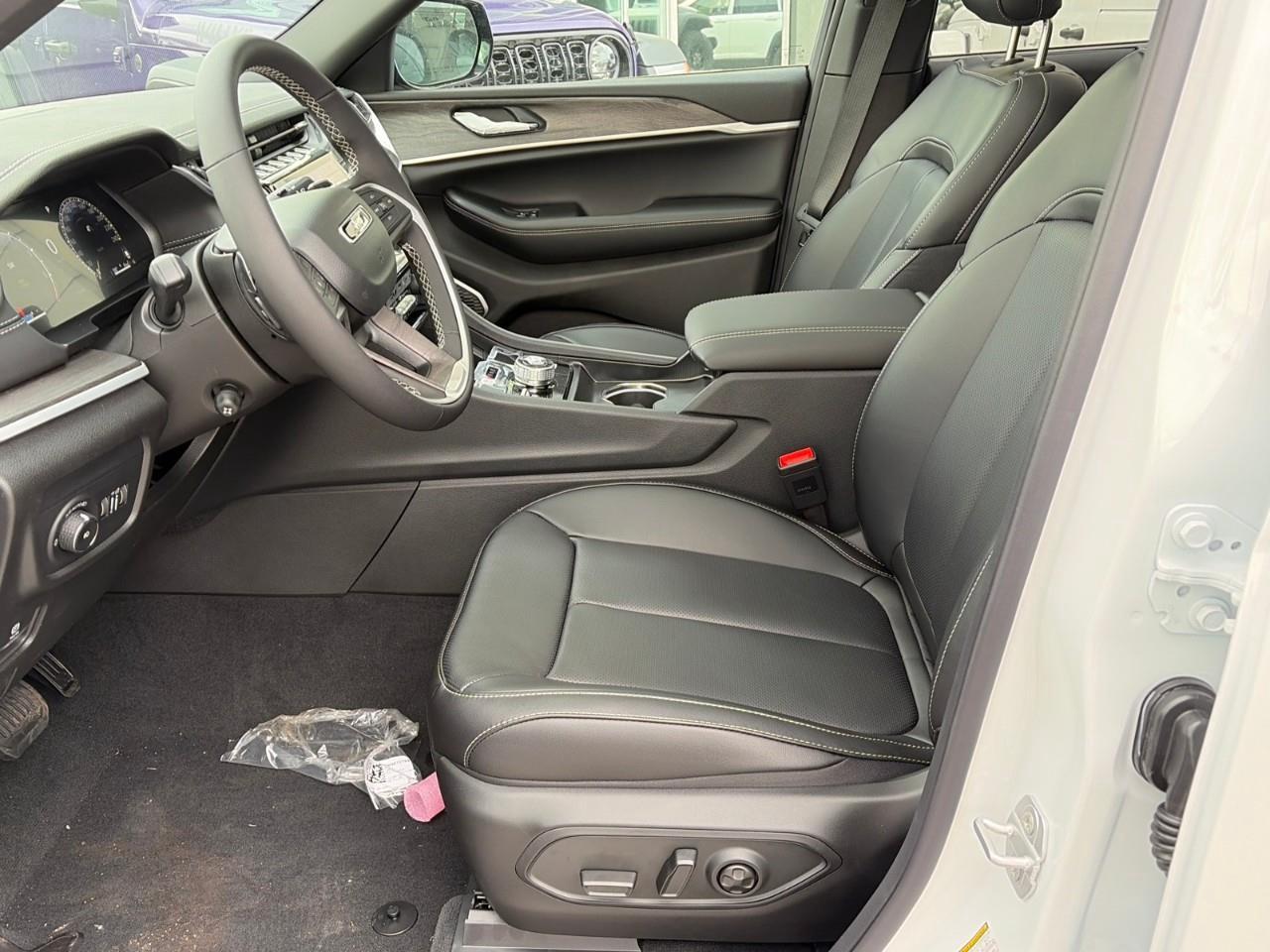 2025 Jeep Grand Cherokee Limited 4dr 4x4 Photo4