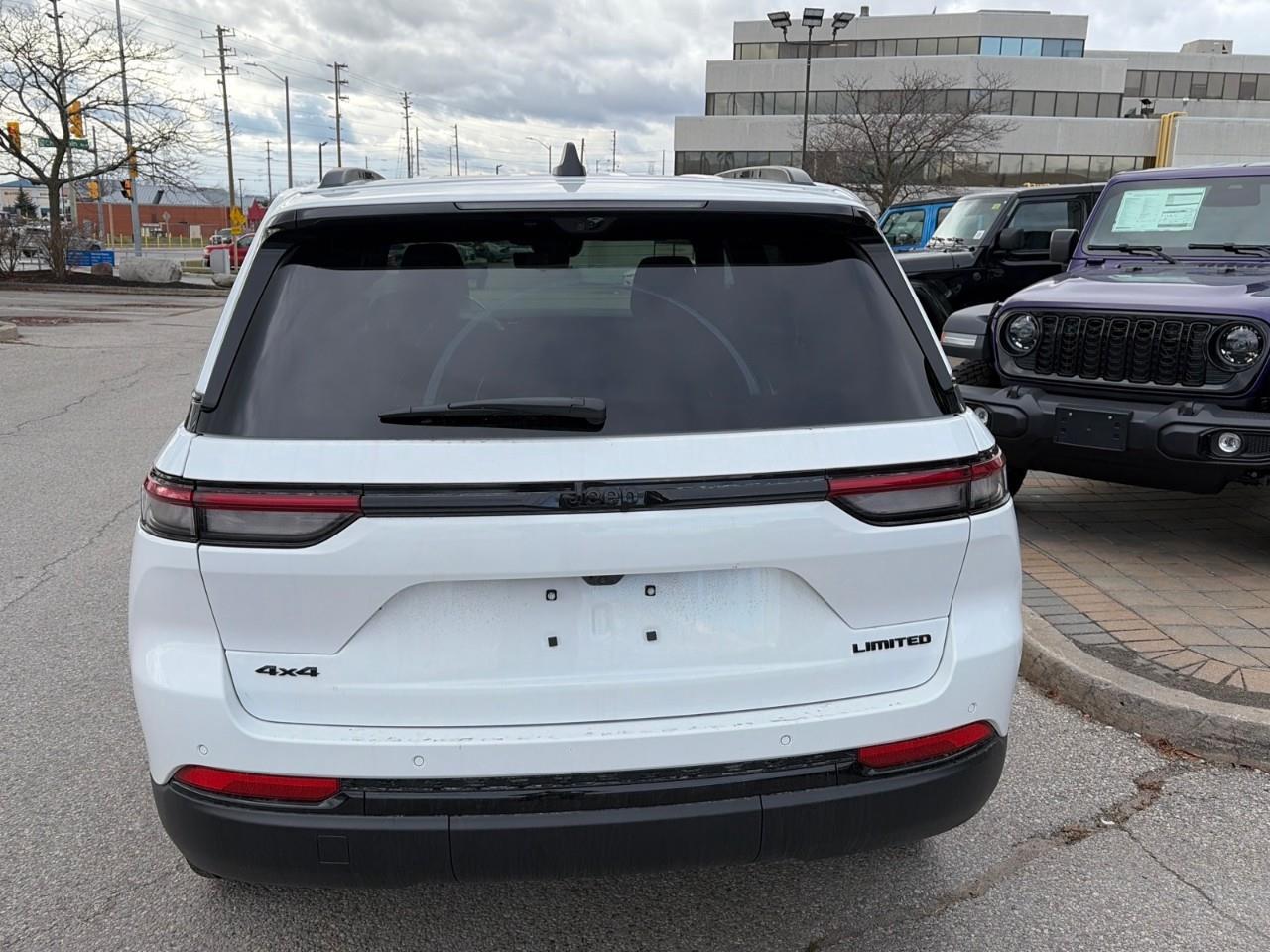 2025 Jeep Grand Cherokee Limited 4dr 4x4 Photo3