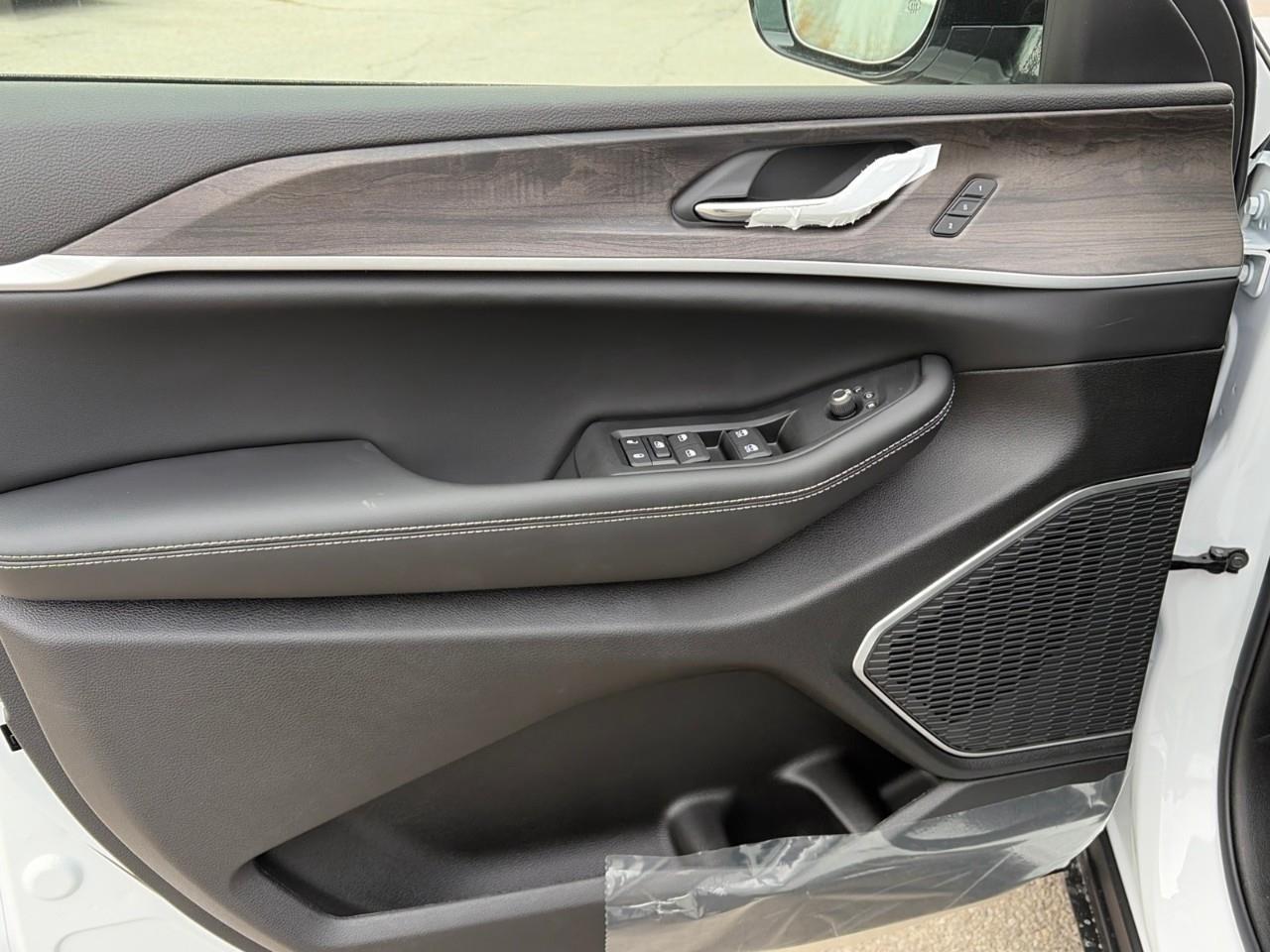 2025 Jeep Grand Cherokee Limited 4dr 4x4 Photo