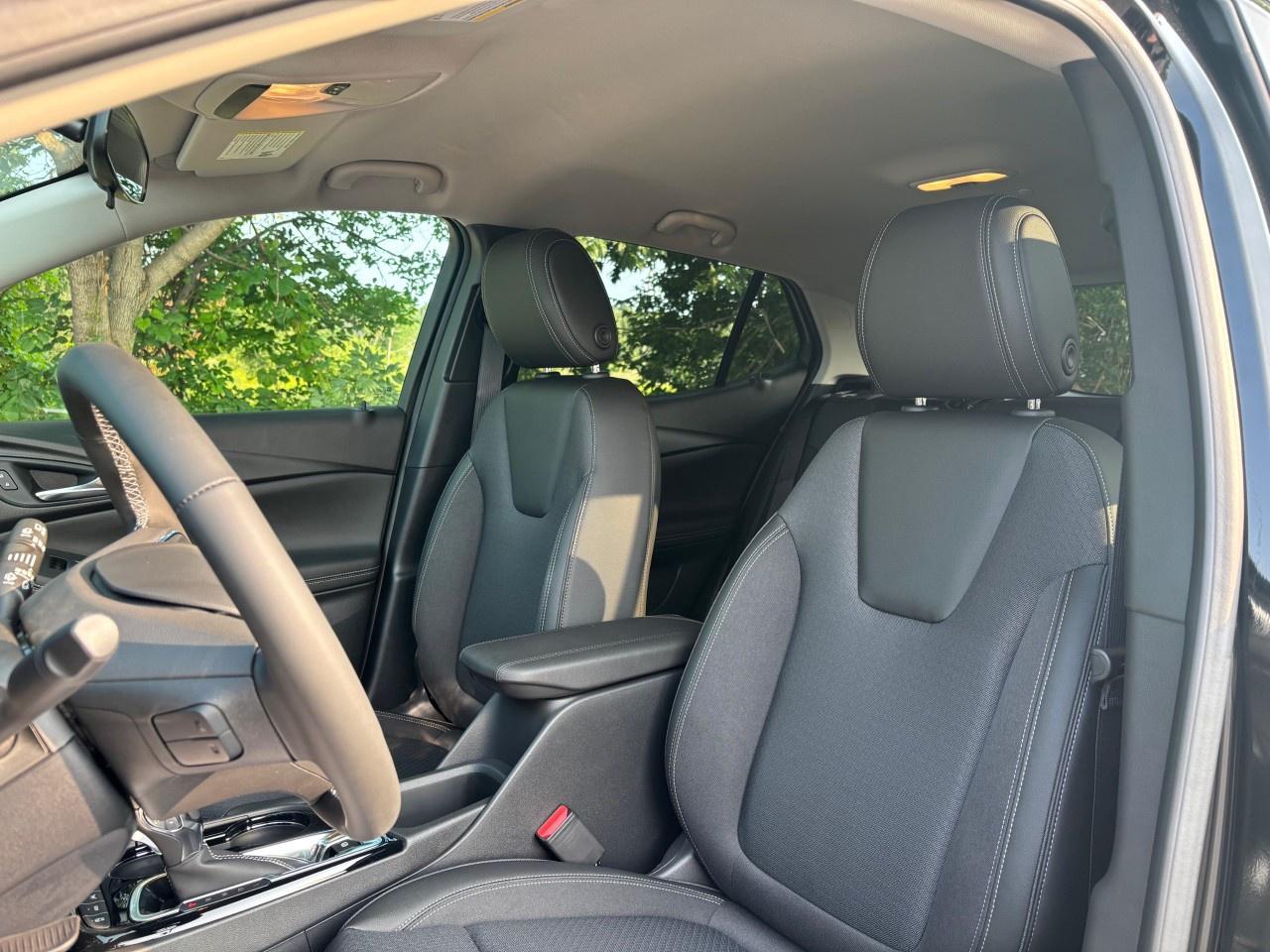2026 Buick Encore GX Preferred AWD Photo4