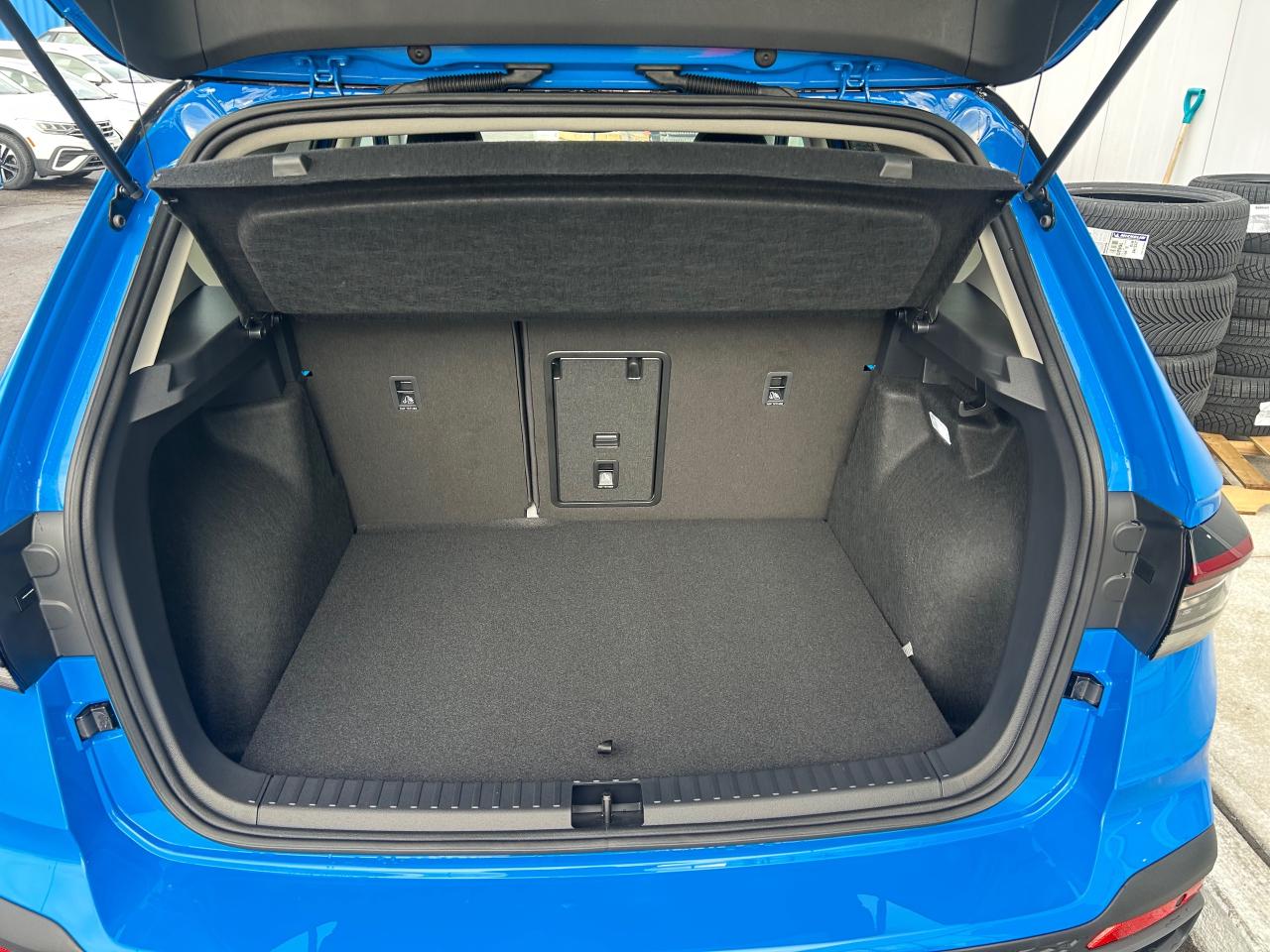 2026 Volkswagen Taos Comfortline Black Edition 4dr All-Wheel Drive 4MOTION Photo4