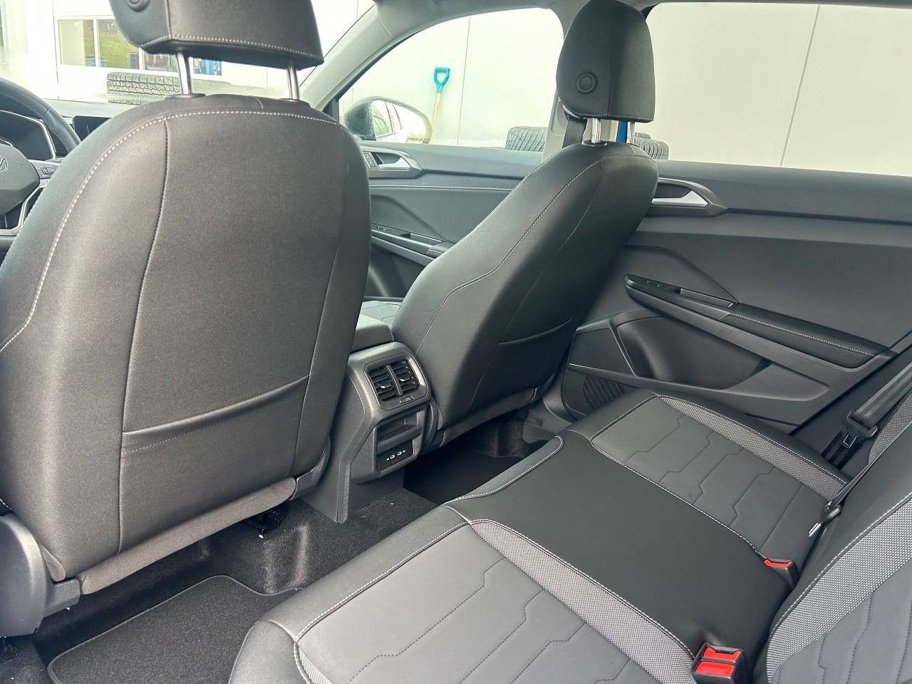 2026 Volkswagen Taos Comfortline Black Edition 4dr All-Wheel Drive 4MOTION Photo