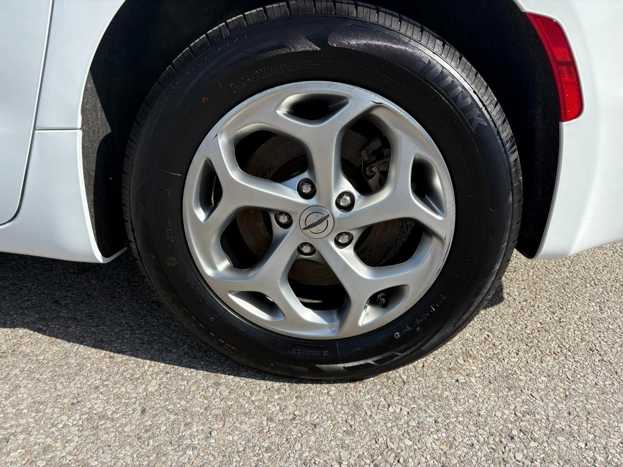 2023 Chrysler Pacifica Limited All-Wheel Drive Passenger Van Photo