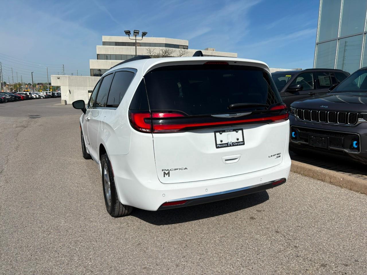2023 Chrysler Pacifica Limited All-Wheel Drive Passenger Van Photo