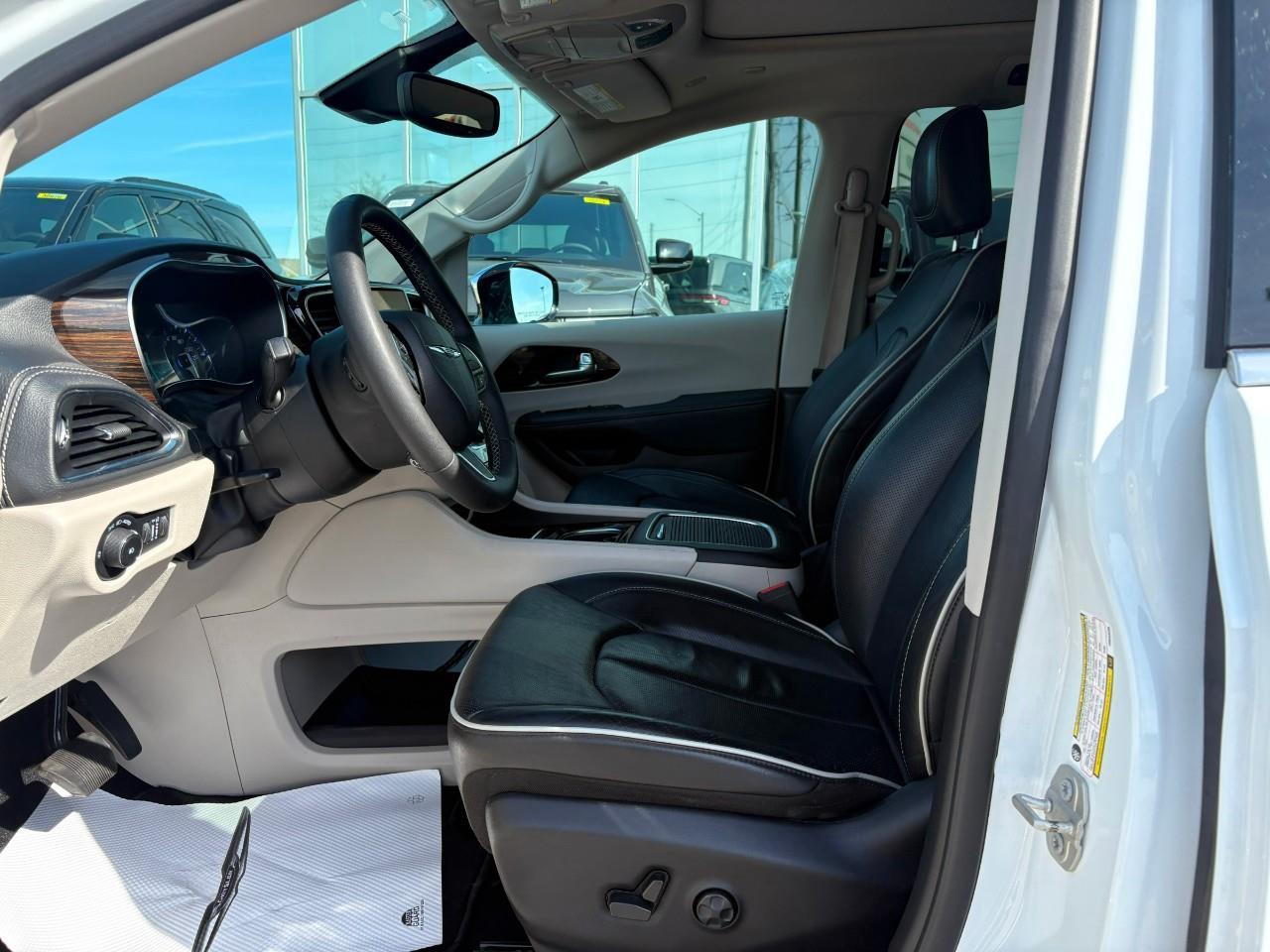 2023 Chrysler Pacifica Limited All-Wheel Drive Passenger Van Photo