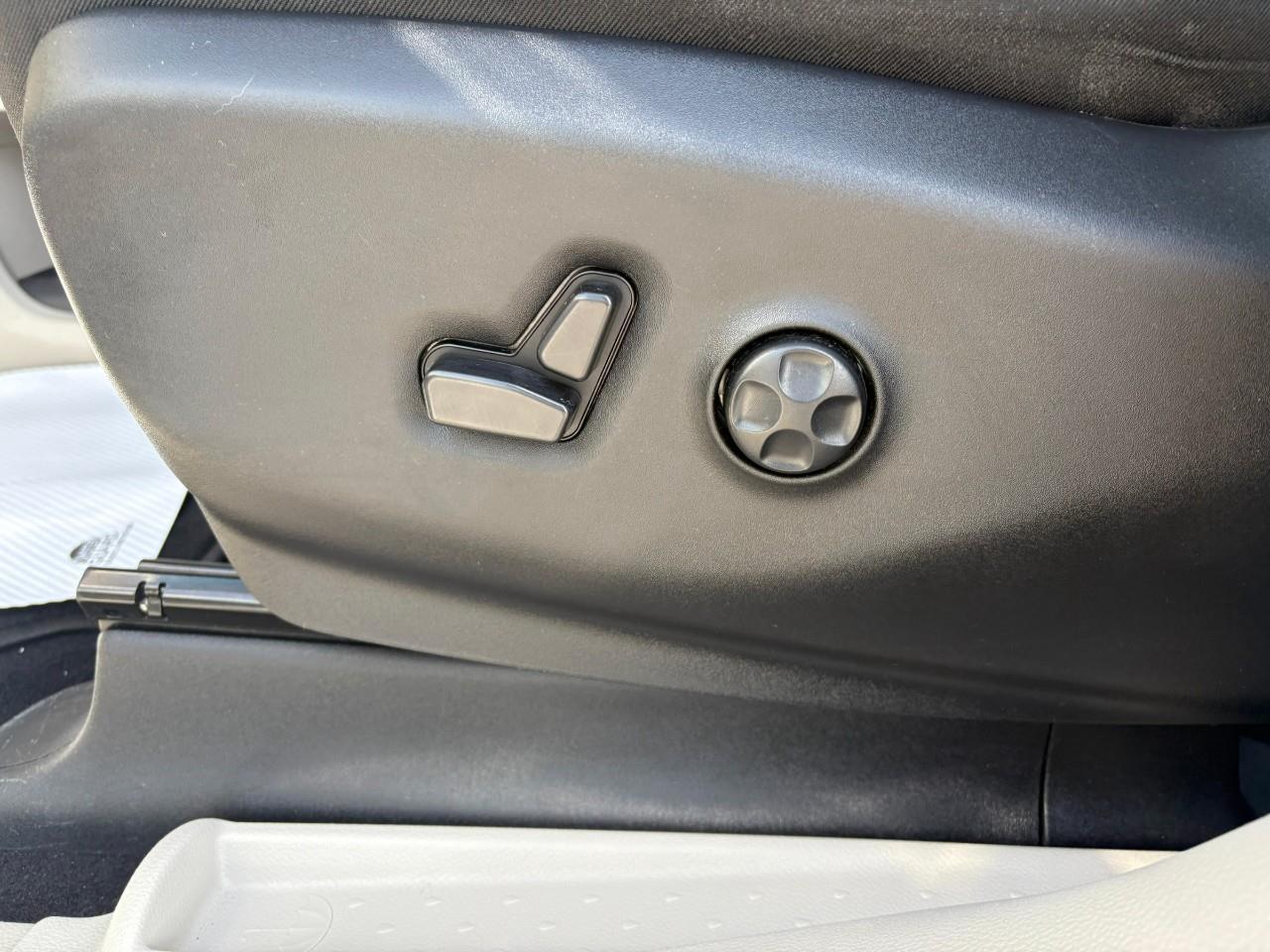 2023 Chrysler Pacifica Limited All-Wheel Drive Passenger Van Photo