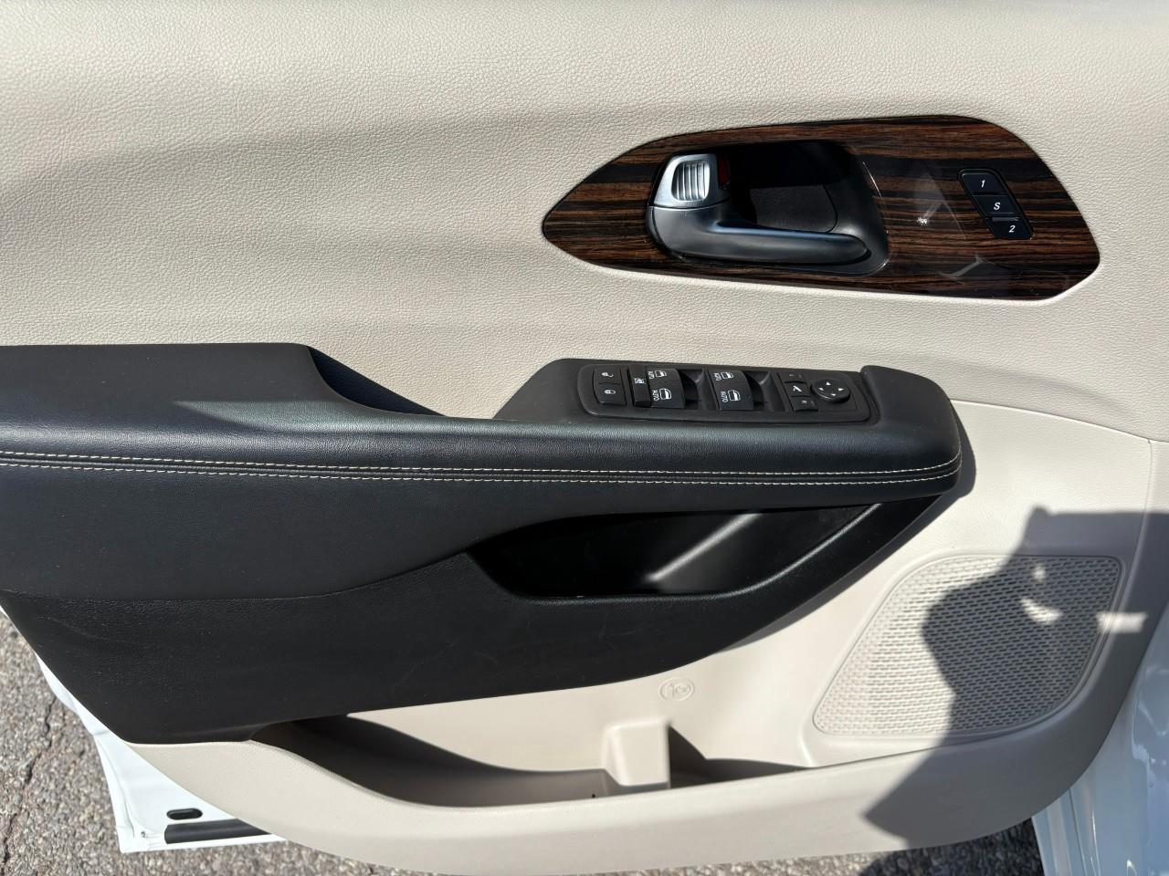 2023 Chrysler Pacifica Limited All-Wheel Drive Passenger Van Photo