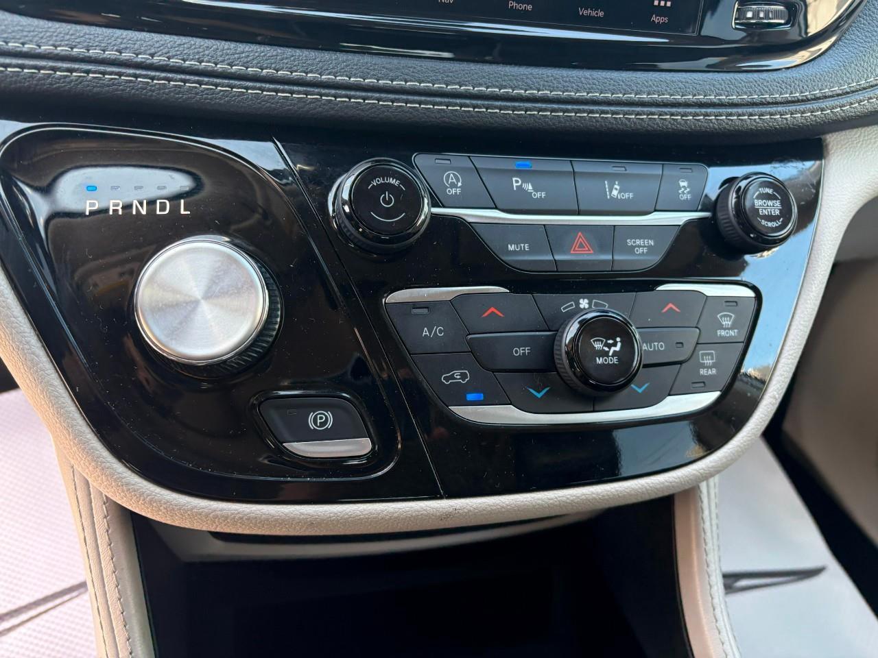 2023 Chrysler Pacifica Limited All-Wheel Drive Passenger Van Photo