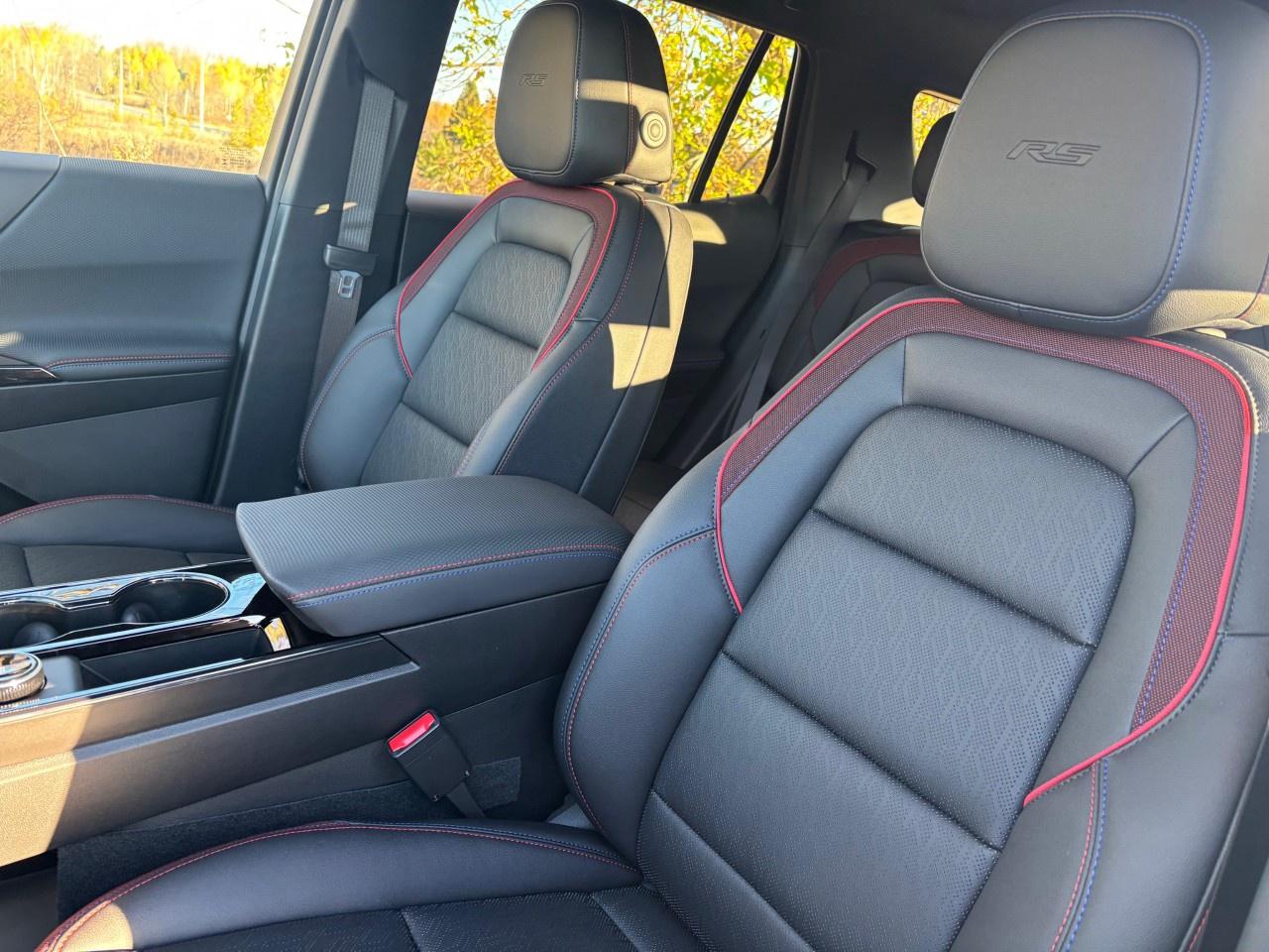 2026 Chevrolet Equinox AWD RS Photo4