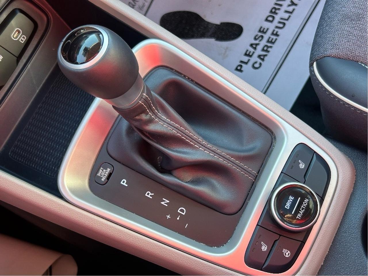 2025 Hyundai Venue Ultimate IVT w-Denim    Starting from 4.69% OAC Photo