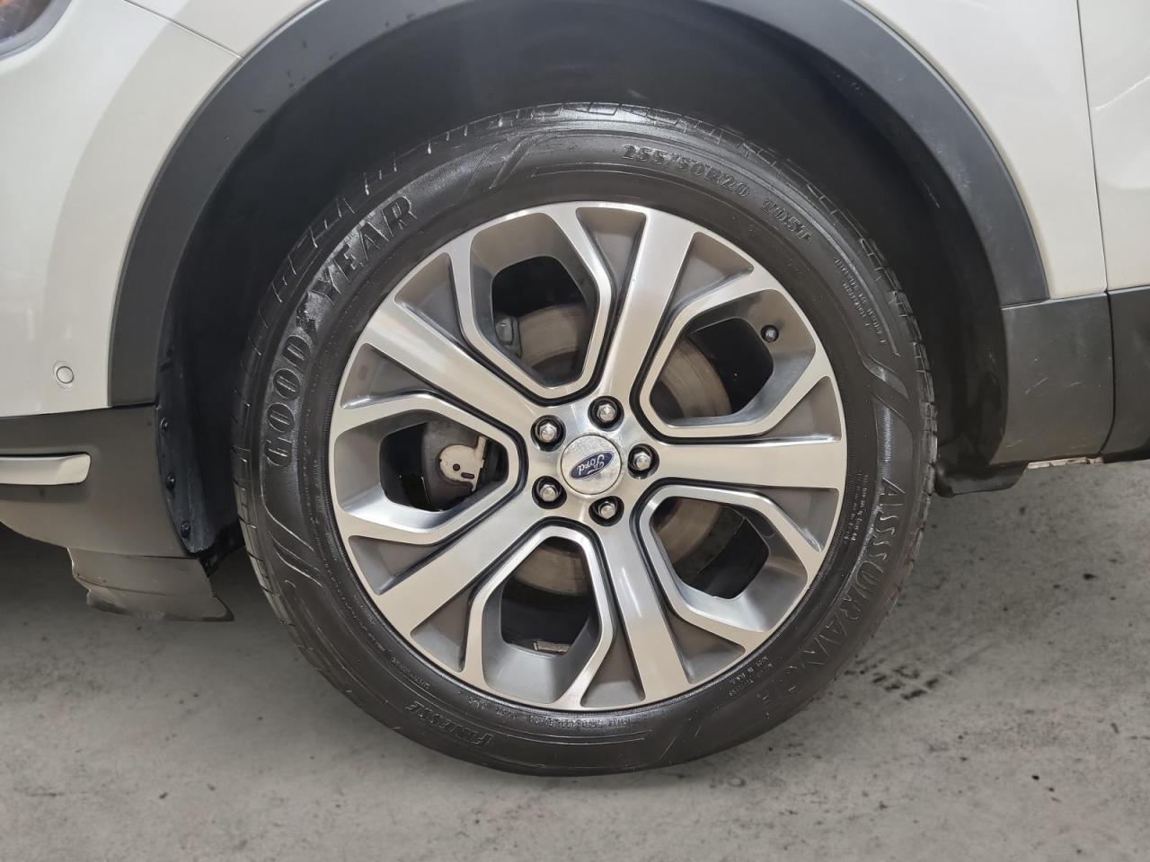 2019 Ford Explorer Platinum 4dr 4x4 Photo