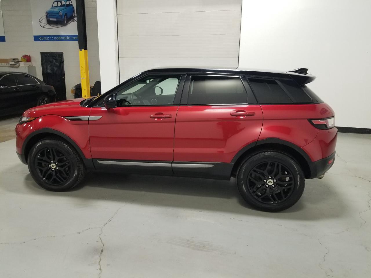 2019 Land Rover Range Rover Evoque SE 4x4 5-Door Photo3