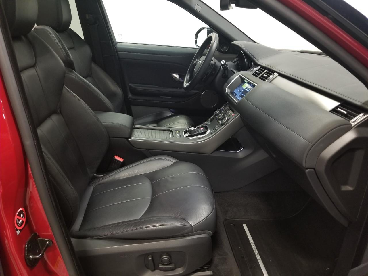 2019 Land Rover Range Rover Evoque SE 4x4 5-Door Photo