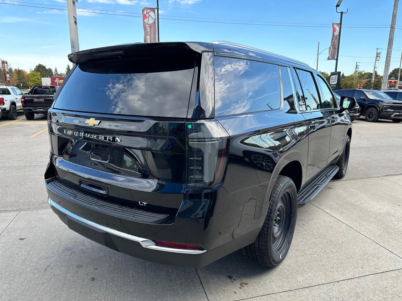 2026 Chevrolet Suburban LT 4dr 4x4 Photo4