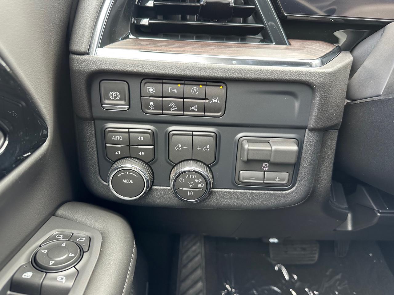 2026 Chevrolet Suburban LT 4dr 4x4 Photo