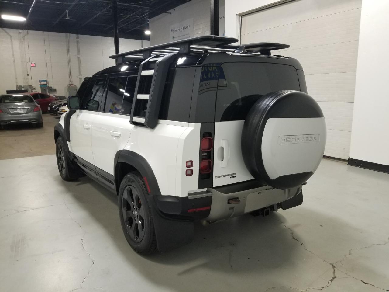 2022 Land Rover Defender X-Dynamic SE 4dr All-Wheel Drive 110 Photo4