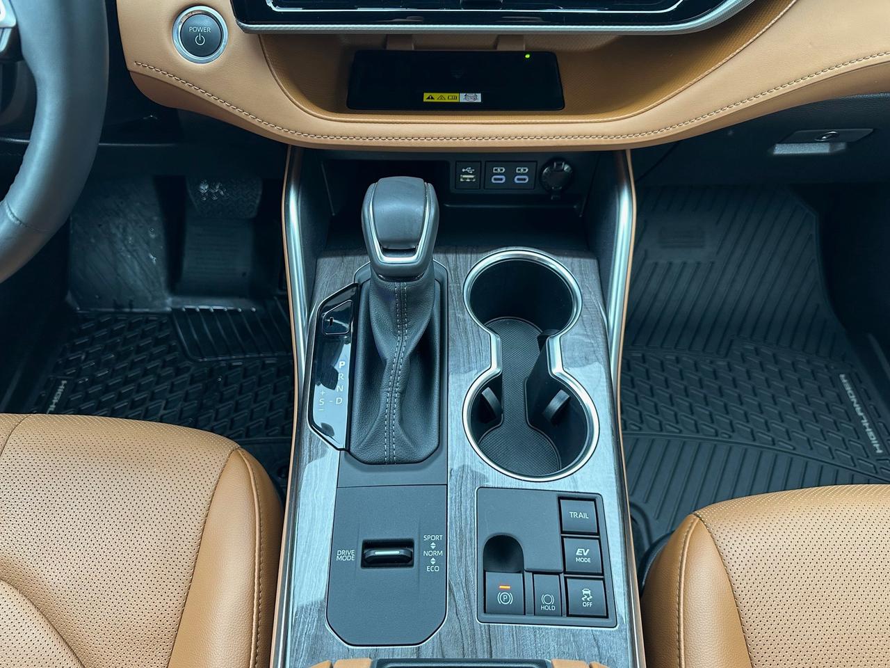 2024 Toyota Highlander Hybrid Limited 4dr All-Wheel Drive Photo