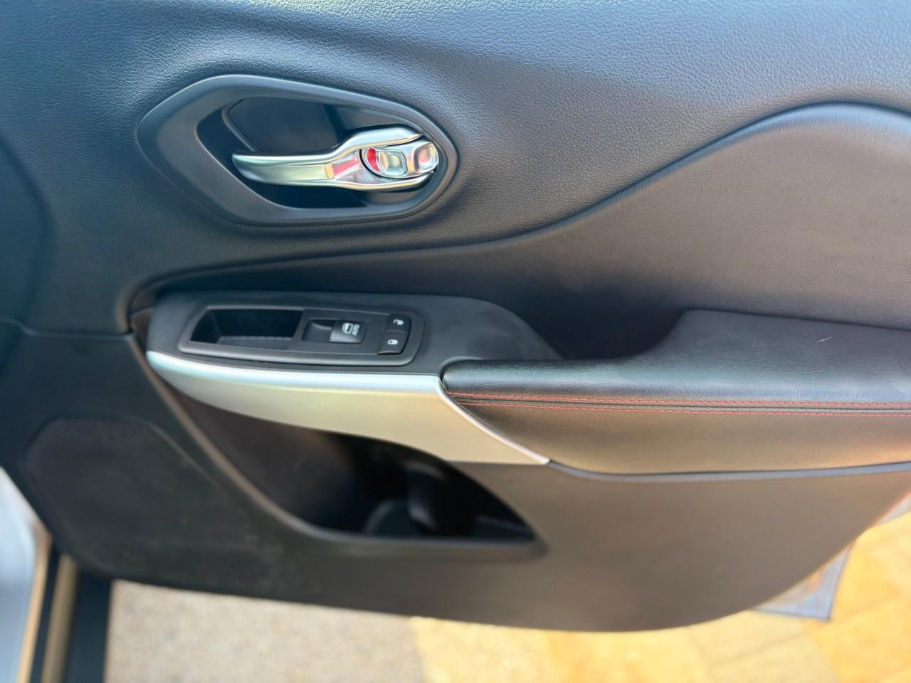 2018 Jeep Cherokee Trailhawk 4dr 4x4 Photo