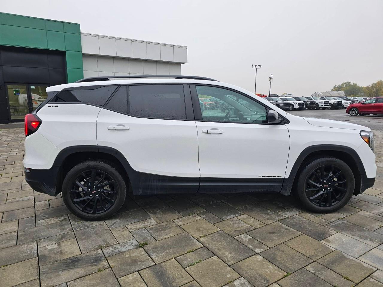 2023 GMC Terrain SLE All-wheel Drive Photo3