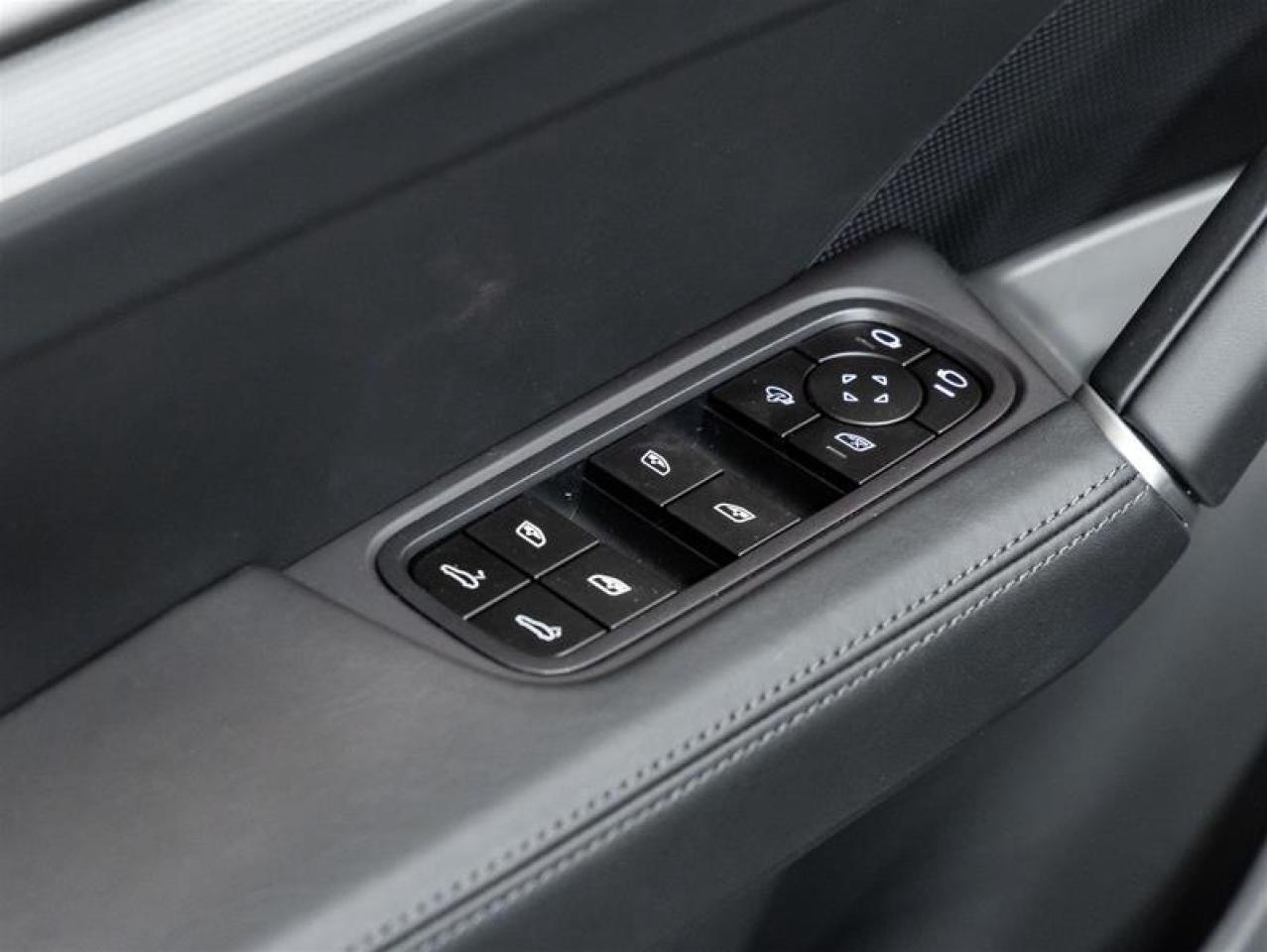 2025 Porsche Cayenne  Photo