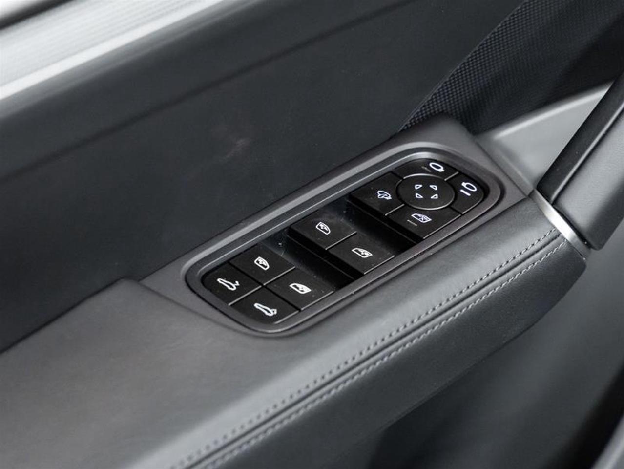 2025 Porsche Cayenne  Photo