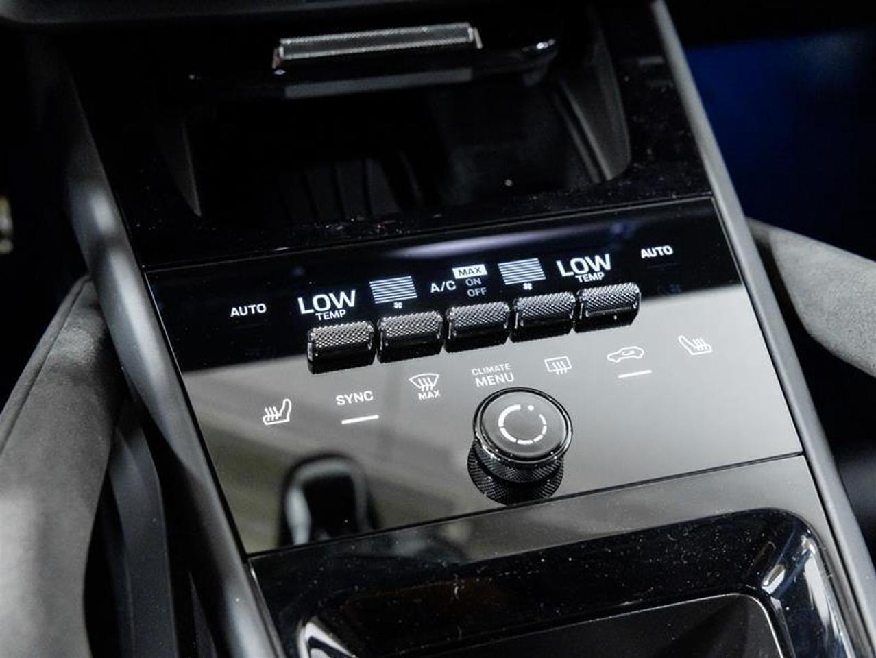 2025 Porsche Cayenne  Photo