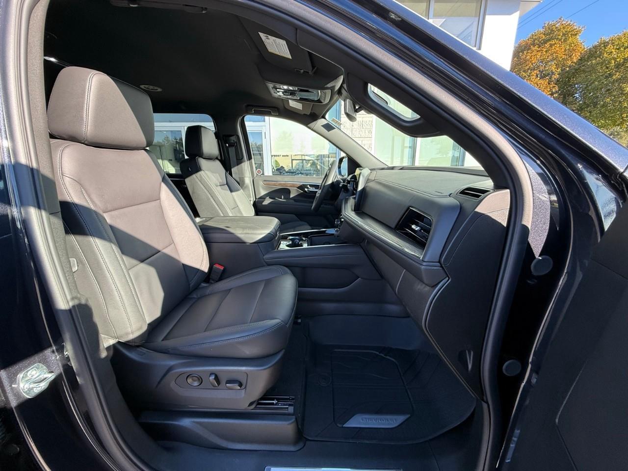 2026 Chevrolet Suburban LT 4dr 4x4 Photo