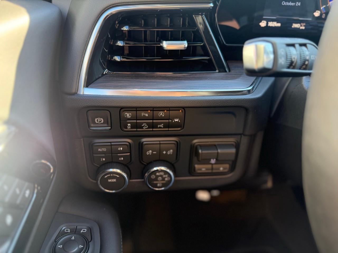 2026 Chevrolet Suburban LT 4dr 4x4 Photo