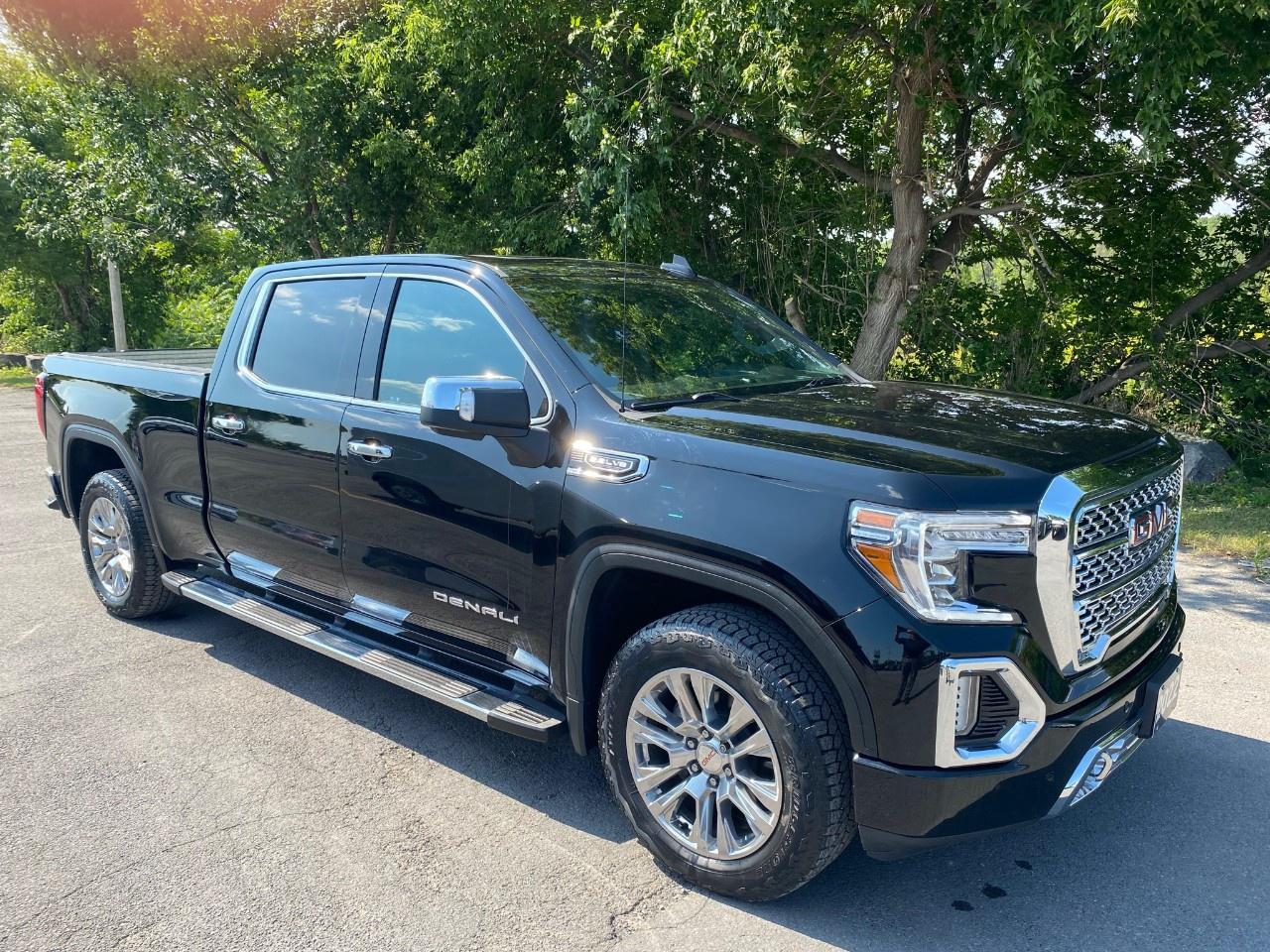 2022 GMC Sierra 1500 Crew Cab Standard Box 4-Wheel Drive Denali Photo4