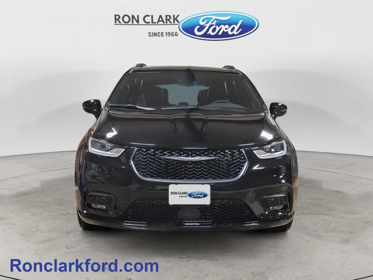 2024 Chrysler Pacifica Touring-L Front-Wheel Drive Passenger Van Photo